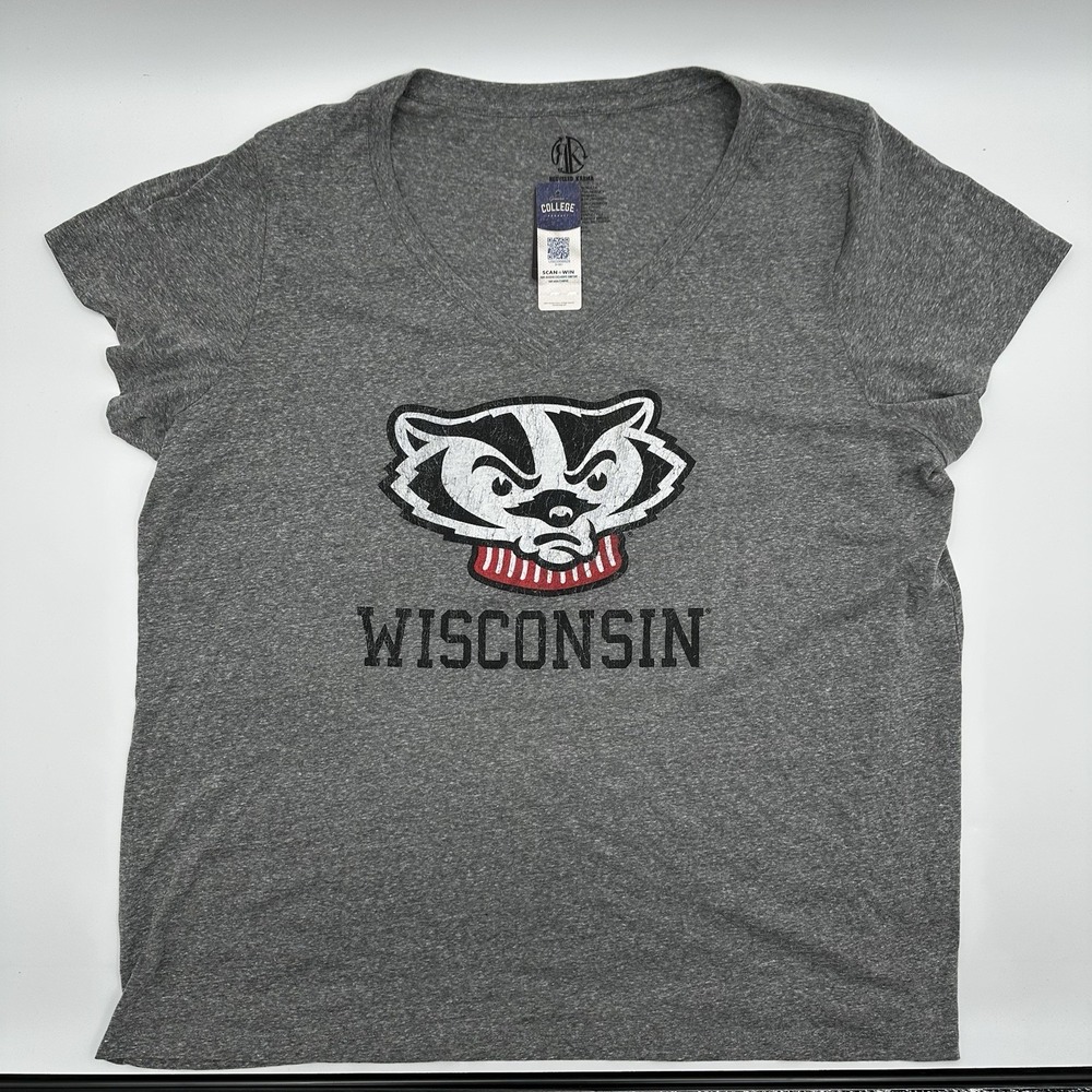 Wisconsin Badgers Graphic‎ T-Shirt Gray Women's XXL/XXXL New NWT Recycled Karma